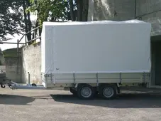 Anhaenger_mit_Blache.1200w